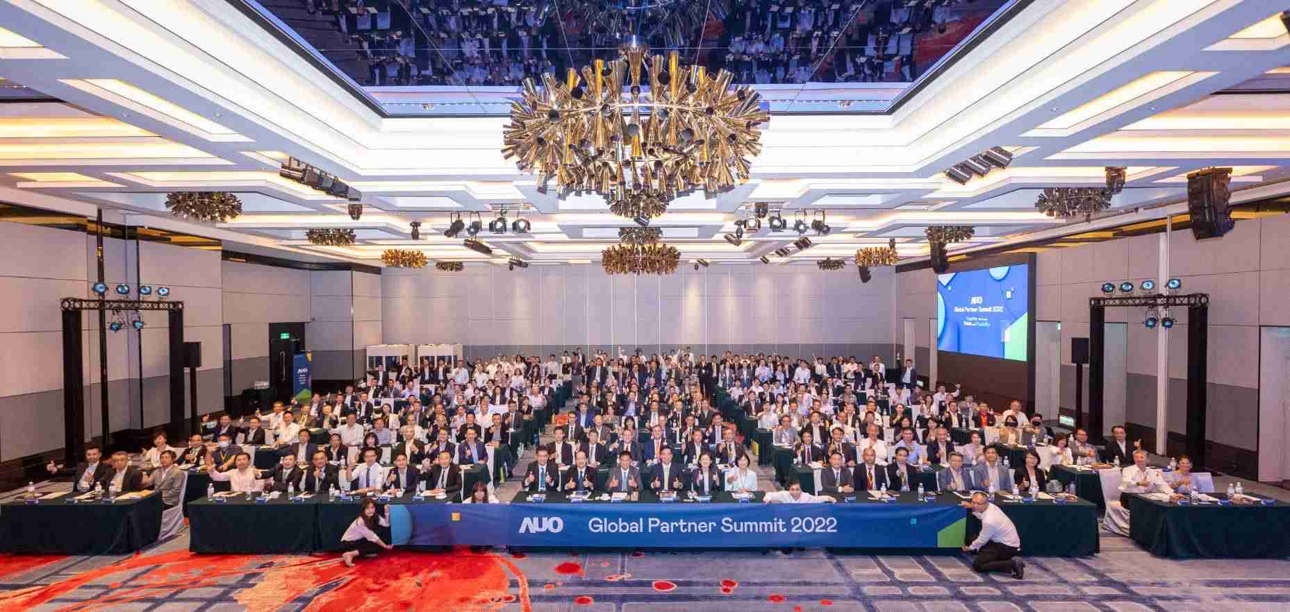 友達推動「安心、、、創新、、用心、、、、同心、、盡心」五星職旅，，，，為菲籍員工打造全方位照護，，首度贏得「人權實踐與發展領袖獎」殊榮