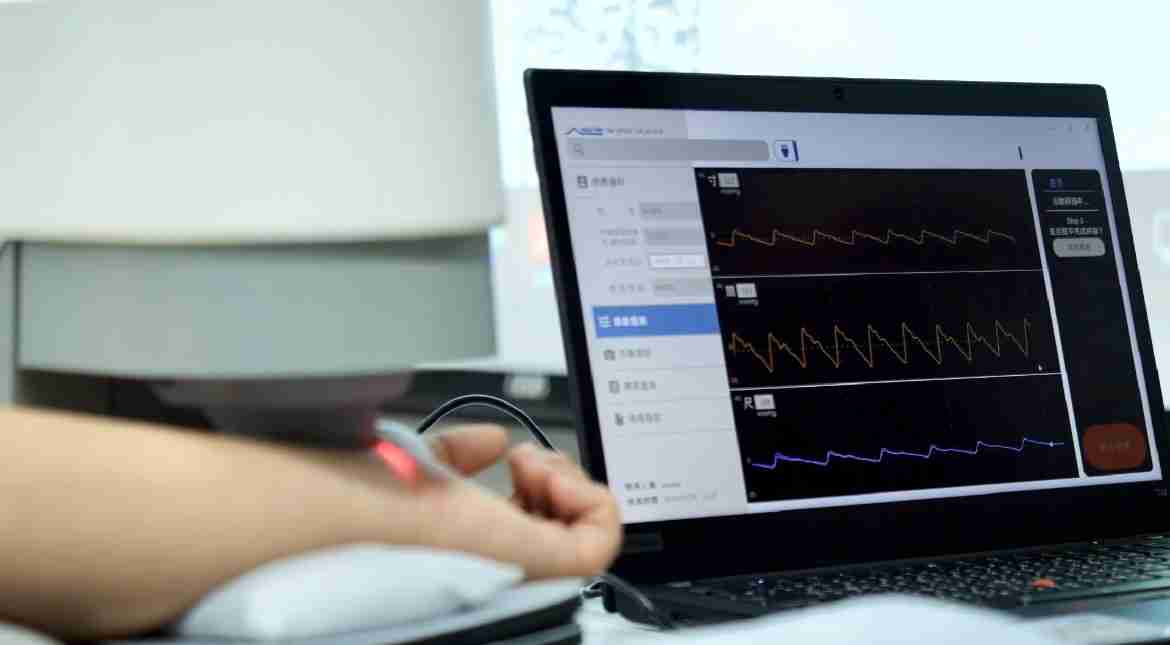 牛牛游戏耘康以高解析与拟真的显示技术，，将其应用于中医检测，，，提供“中医数位化检测方案”，，，，使传统中医检测结果数据化与可视化