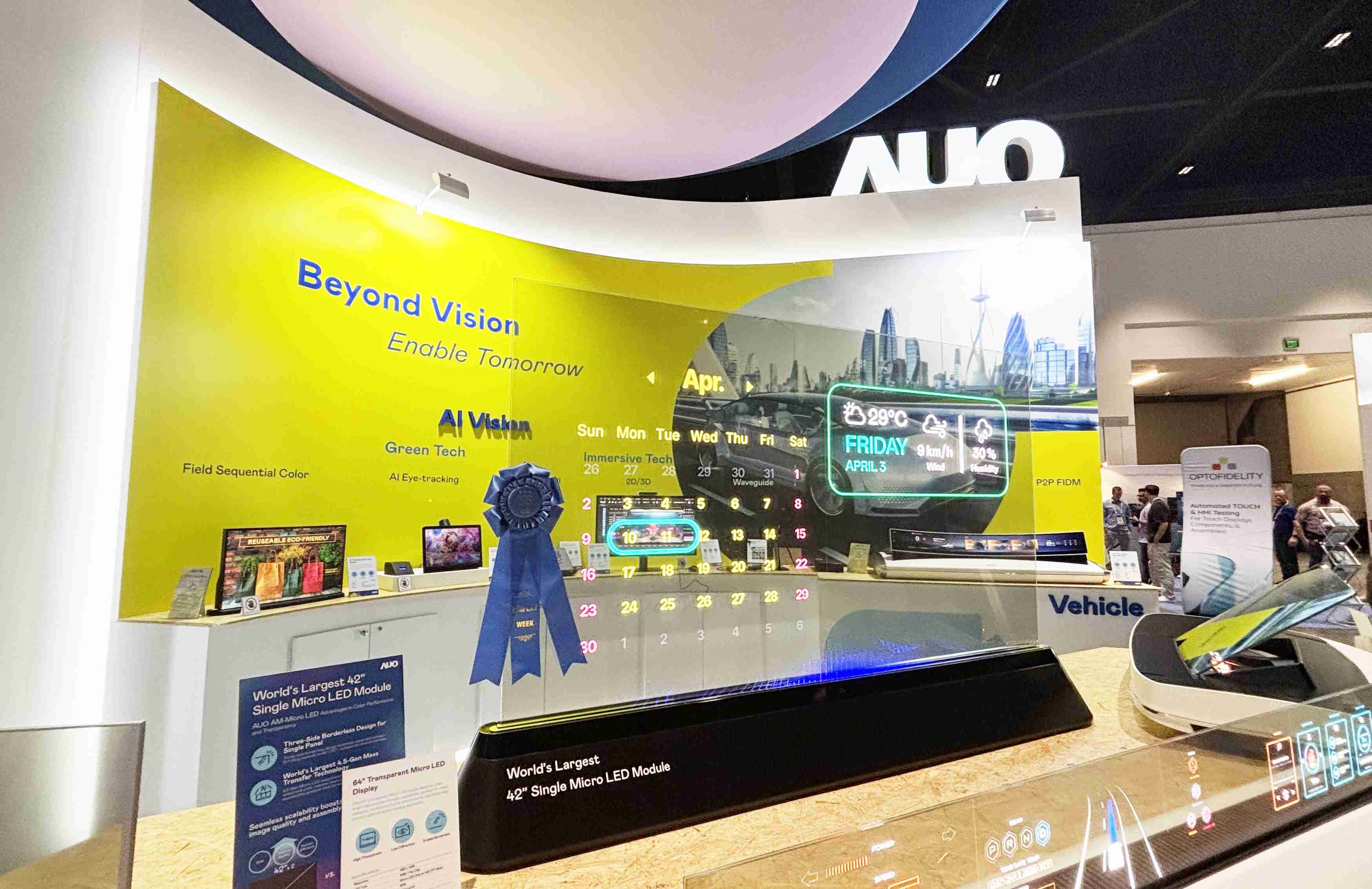 牛牛游戏64吋透明Micro LED显示器获〝最佳Micro LED技术应用奖〞，，其绝妙的透明穿透特性，，同时具备1,000 nits的高亮度表现，，，，并透过精细的无缝拼接延伸，，，可依需求灵活应用于多元场域，，，，展现出Micro LED显示技术划时空的无限潜力